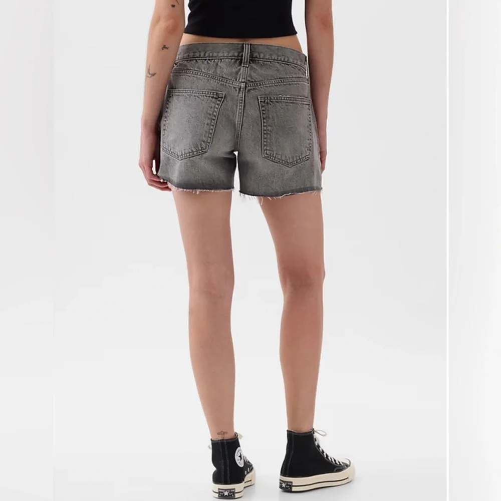 GAP Low Rise Stride Denim Shorts - Picture 5 of 9